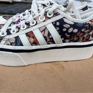 Adidas Nizza Platform Sneakers. Multi colored deco/cream.Fits like a 7